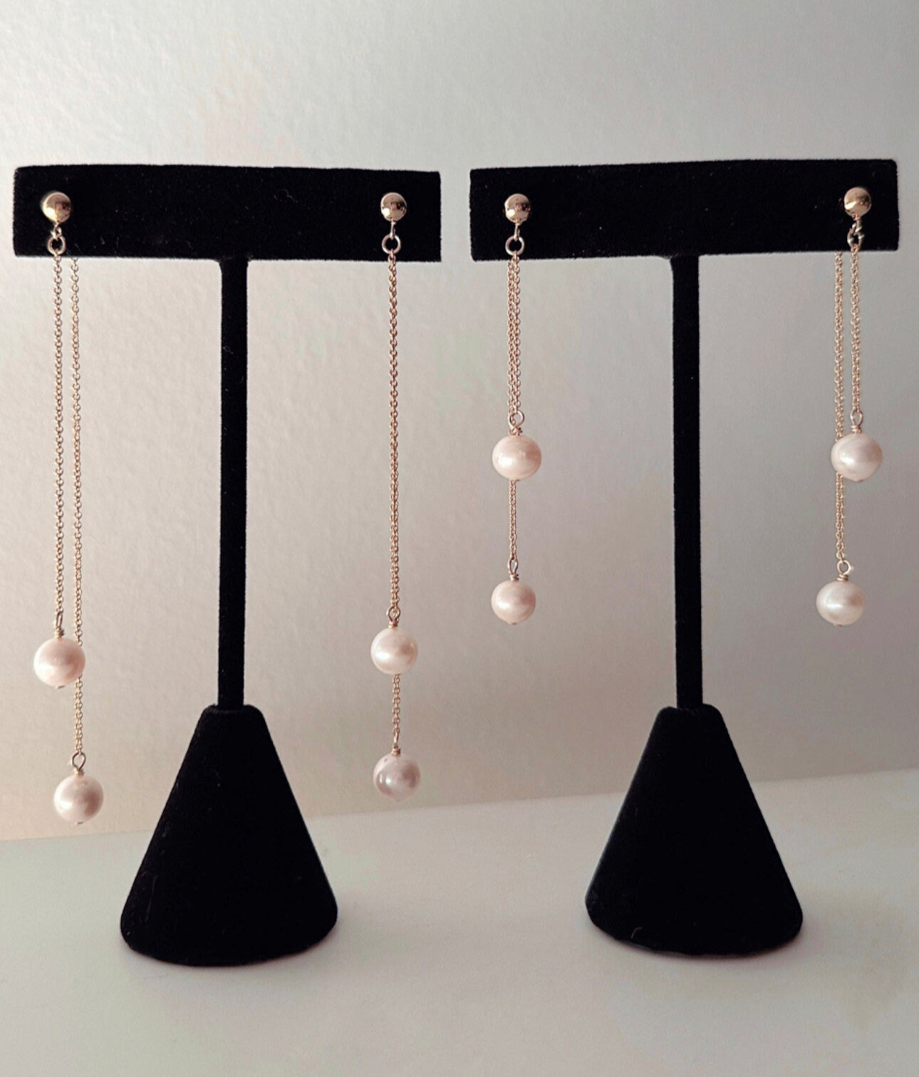 Double-sided dangly pearl earrings