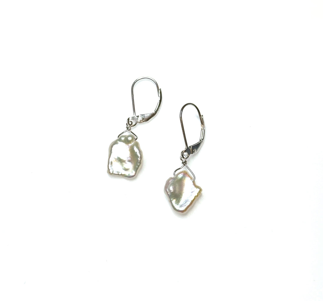 Orecchiette keshi pearl earrings - close up silver