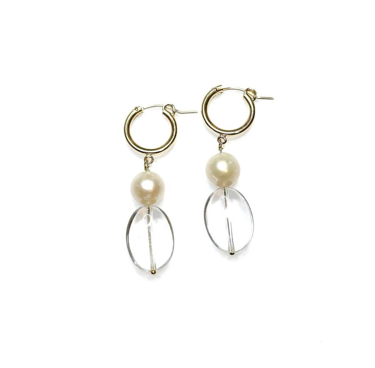 Pearl people earrings 14K gold-filled - detail view
