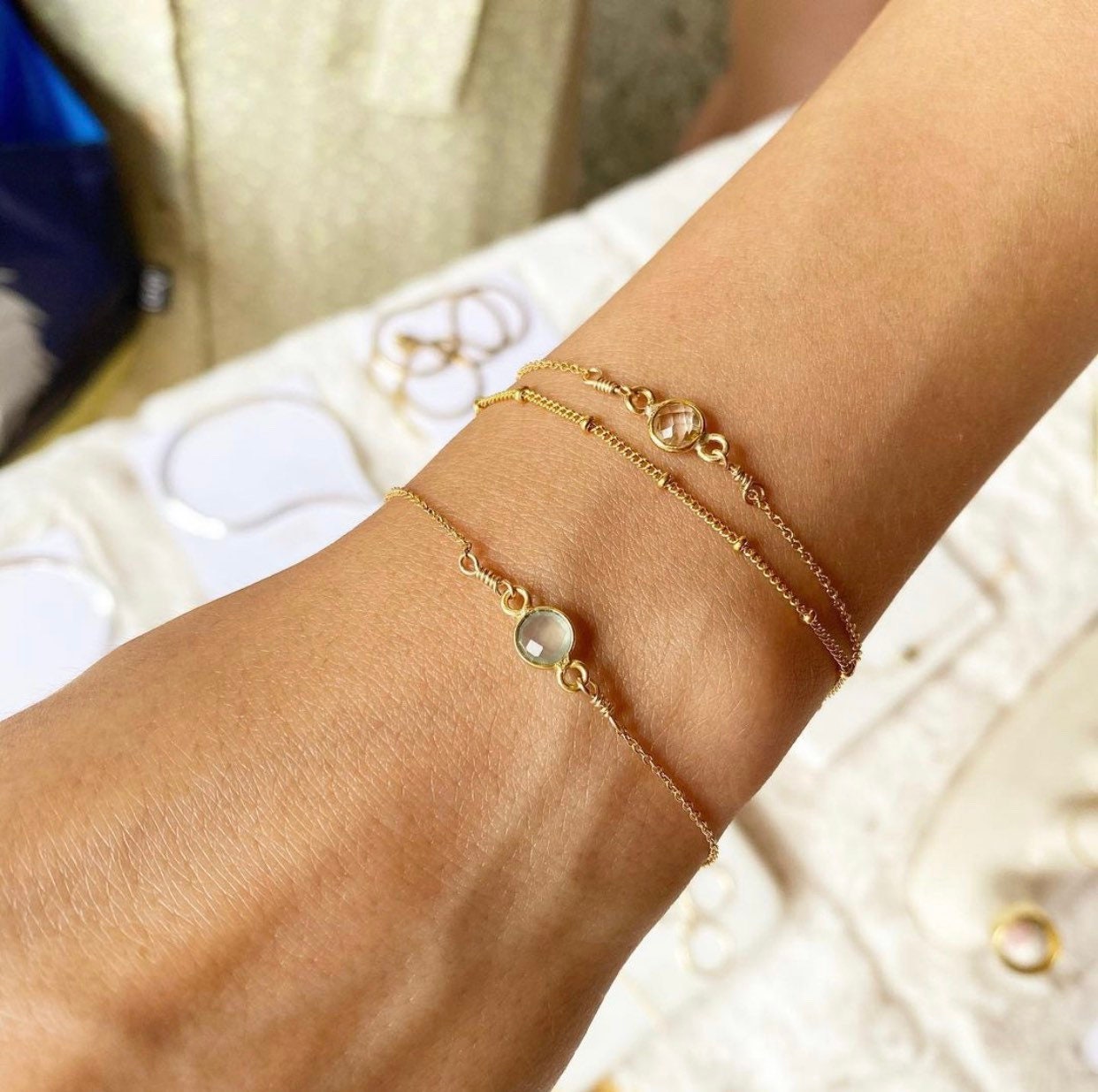 Gemstone dot bracelet 14K gold-filled - detail view chalcedony